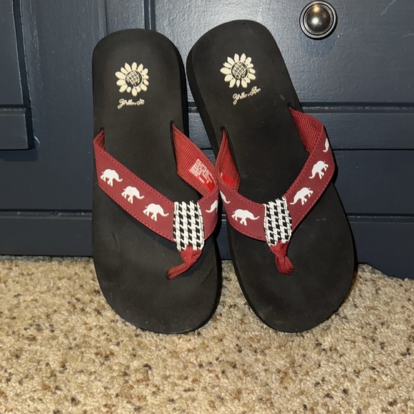 Yellow Box Black and Red Sandals - Elephant print - Picture 2 of 2
